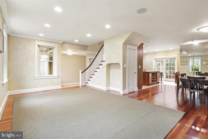 MCLEAN VILLAGE - Residential