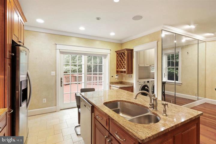 MCLEAN VILLAGE - Residential