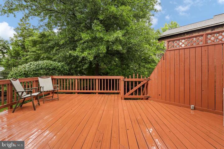 MCLEAN VILLAGE - Residential