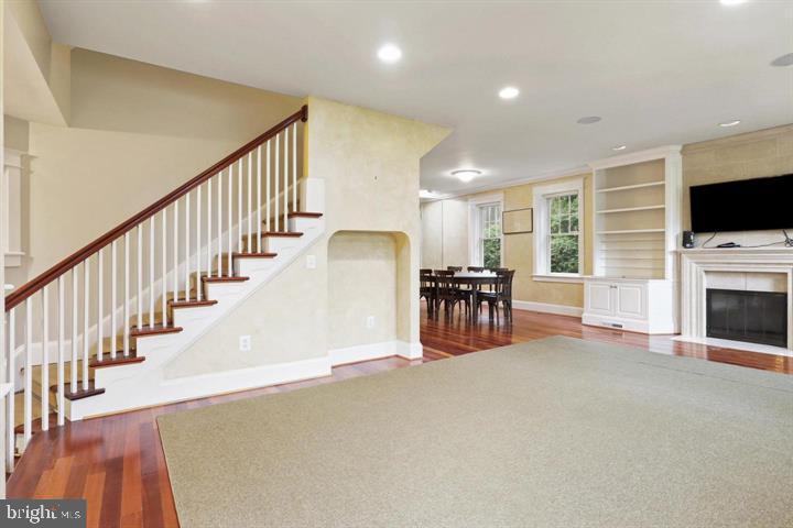 MCLEAN VILLAGE - Residential