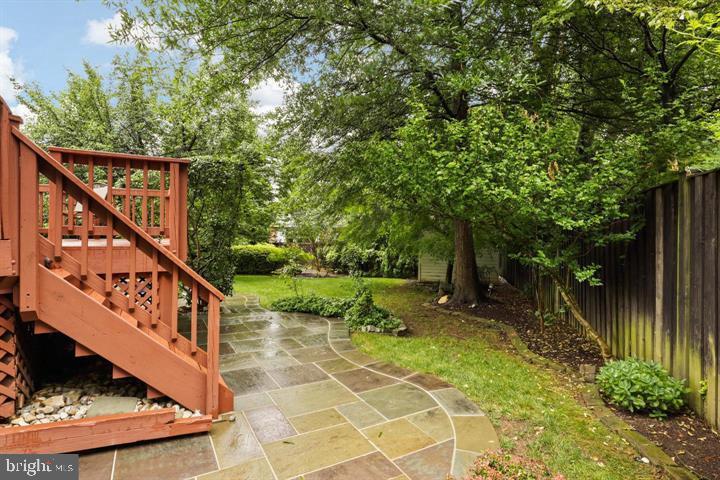 MCLEAN VILLAGE - Residential