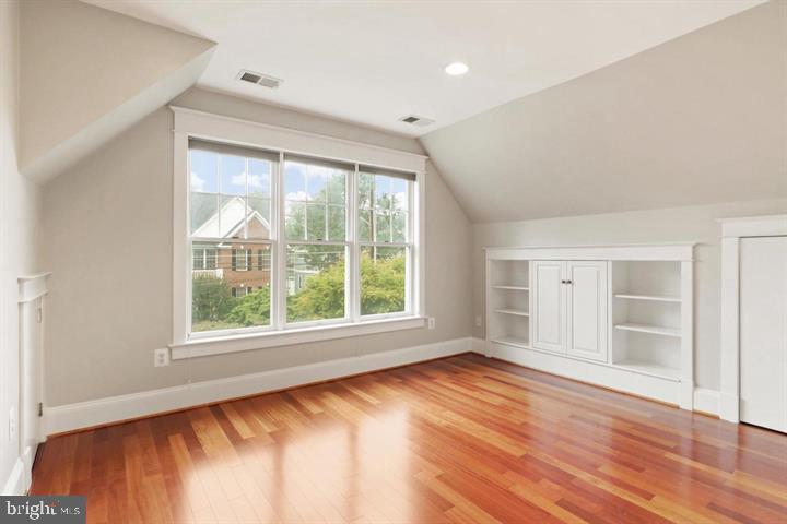 MCLEAN VILLAGE - Residential