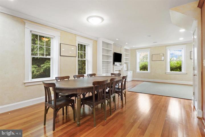 MCLEAN VILLAGE - Residential