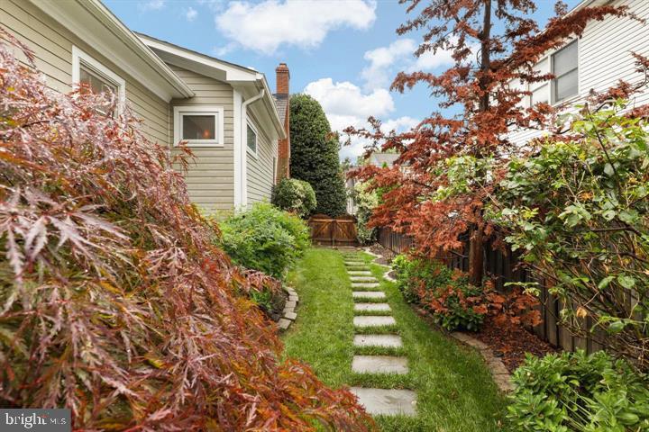 MCLEAN VILLAGE - Residential