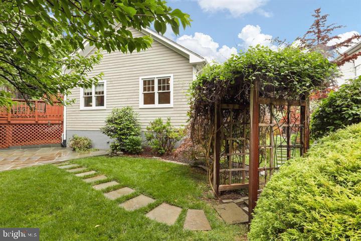 MCLEAN VILLAGE - Residential