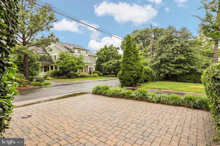 MCLEAN VILLAGE - Residential