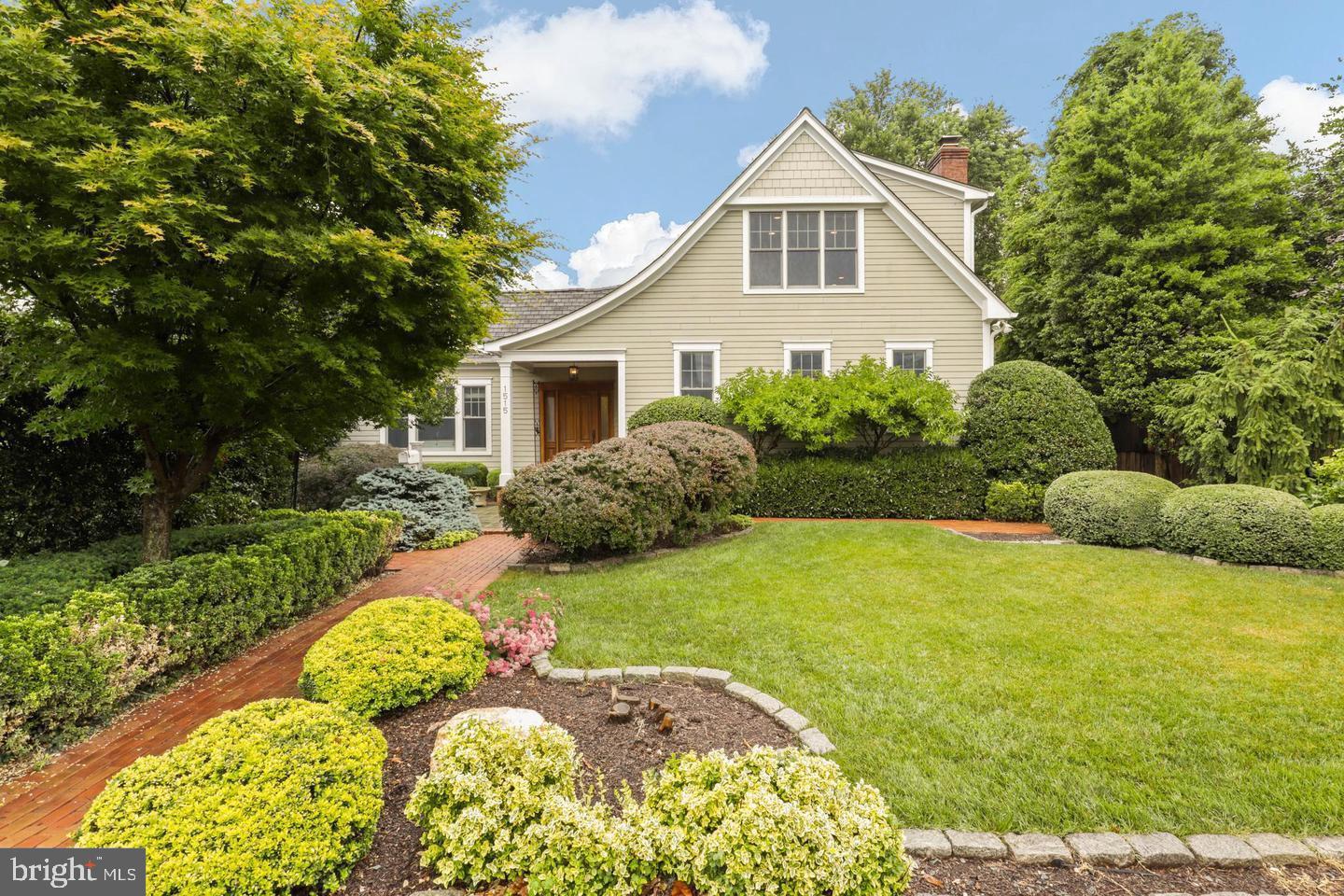 MCLEAN VILLAGE - Residential