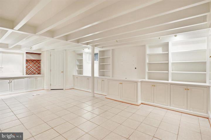 MCLEAN VILLAGE - Residential