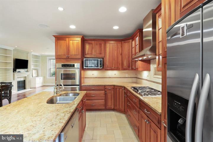 MCLEAN VILLAGE - Residential