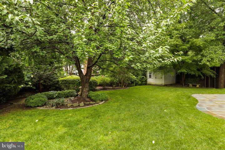 MCLEAN VILLAGE - Residential