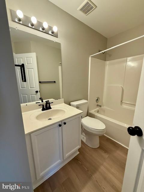 COUNTY GREEN - Residential Lease