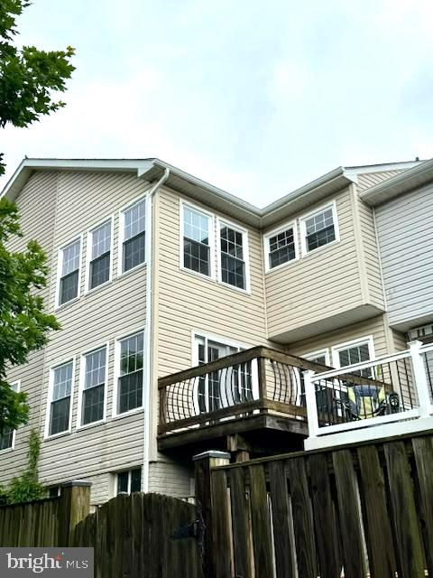 COUNTY GREEN - Residential Lease