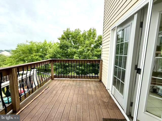 COUNTY GREEN - Residential Lease