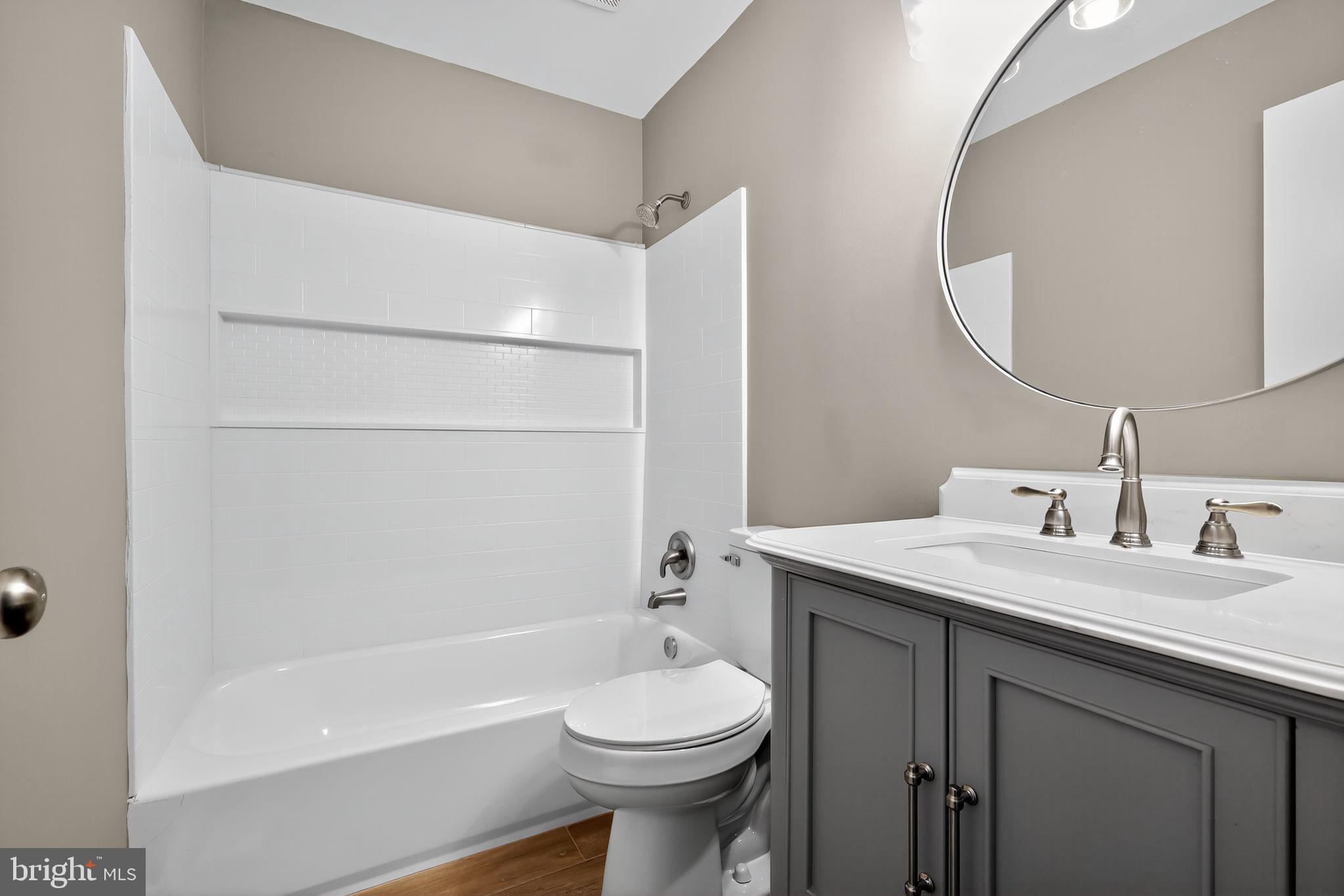 PRINCETON SQUARE - Residential