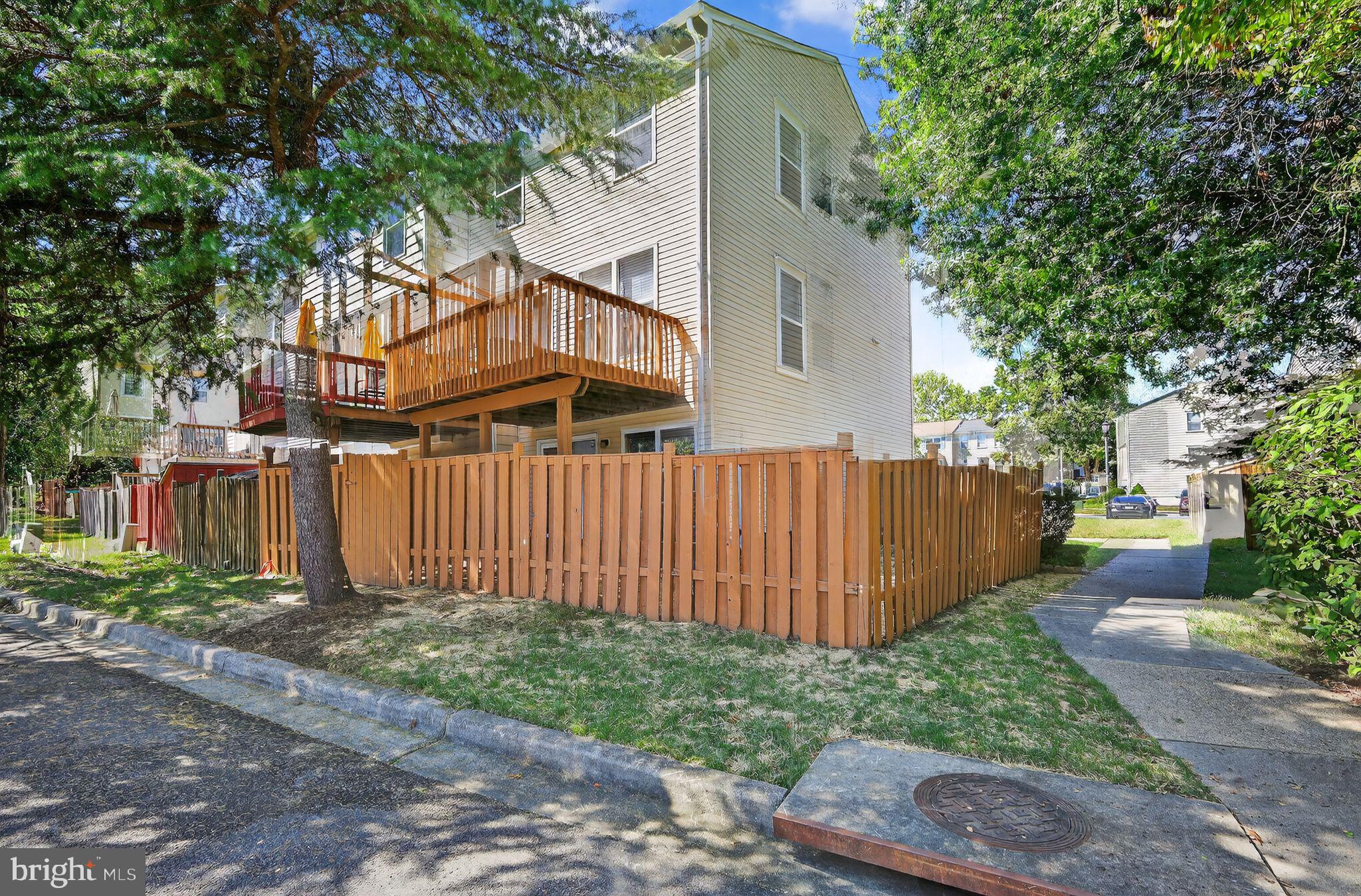 PRINCETON SQUARE - Residential