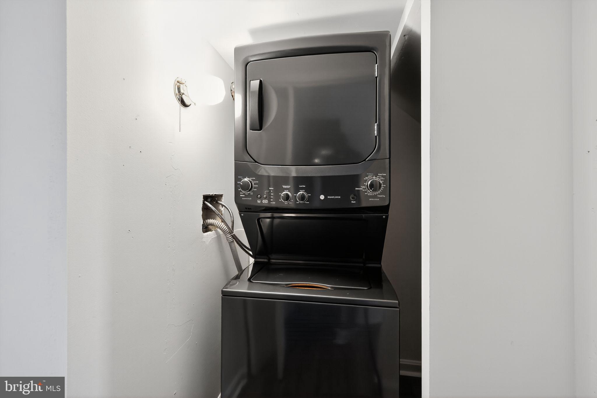 PRINCETON SQUARE - Residential