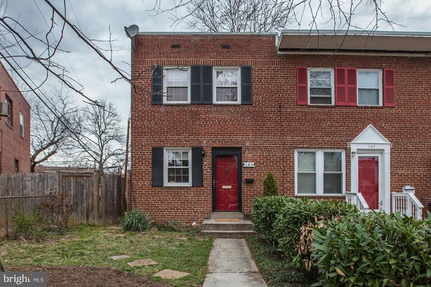 This light, bright, all brick, end unit row home is located on a quiet street next to W&OD Trail. Backs to parkland. Perfect 1st home or Investment property. Updated windows on all 3 sides. Large master & spacious 2nd bedroom. Updated Bath. Hardwoods throughout. Room to add full / half bath on main lev. Walk to Del Ray & Potomac Yards shops, restaurants. No HOA. CANCELED Open Sat 3-5 and Sun 2-4.