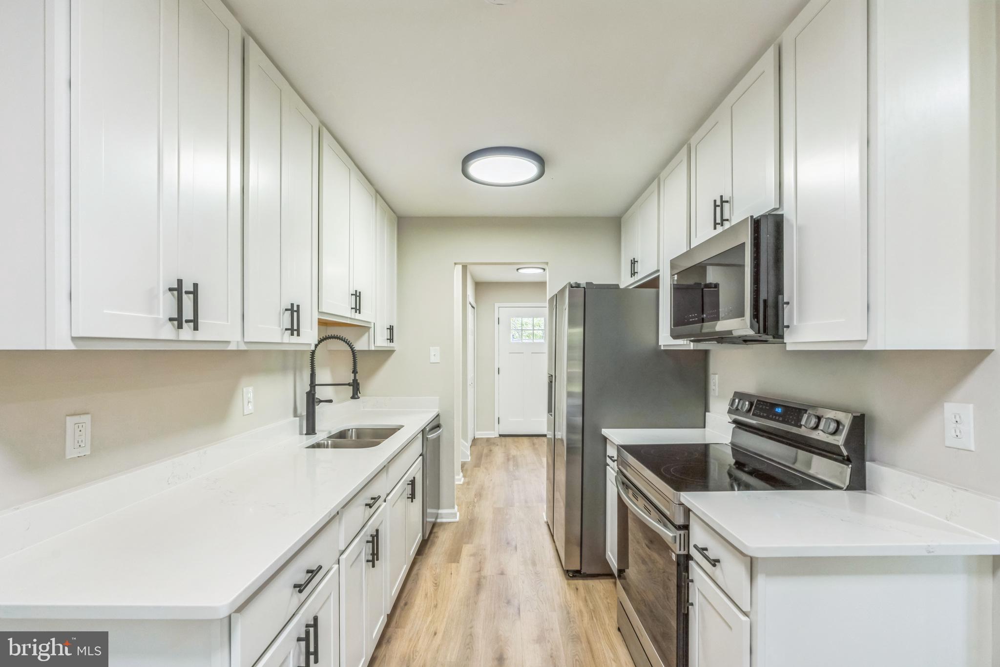 6203 BARROWFIELD COURT