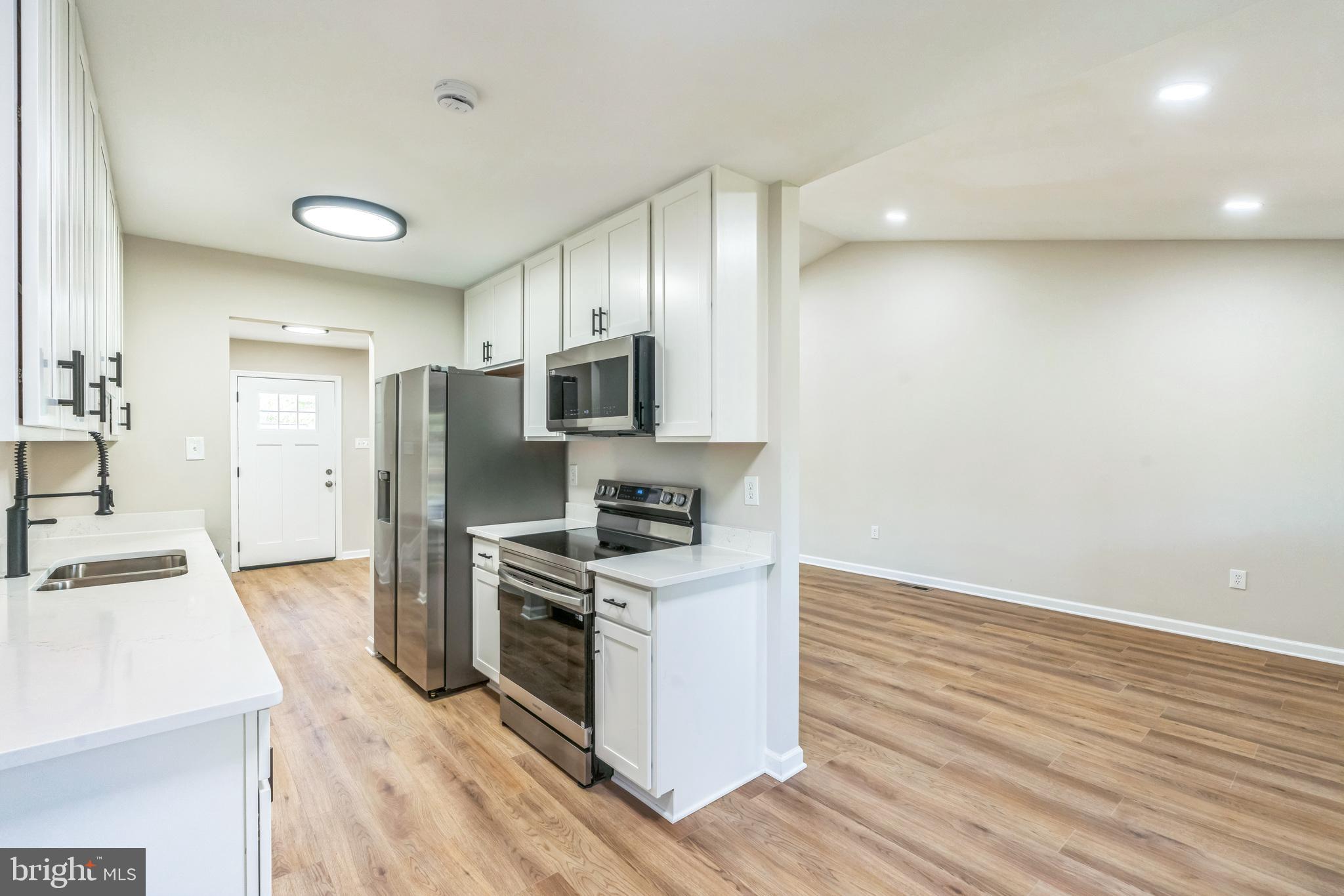6203 BARROWFIELD COURT