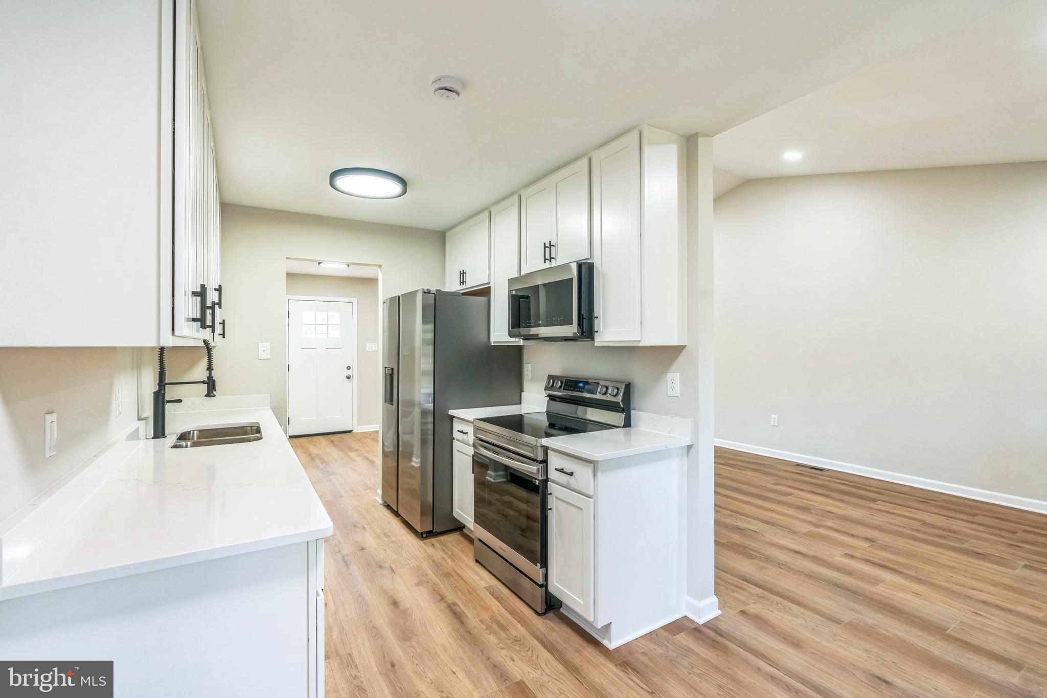 6203 BARROWFIELD COURT