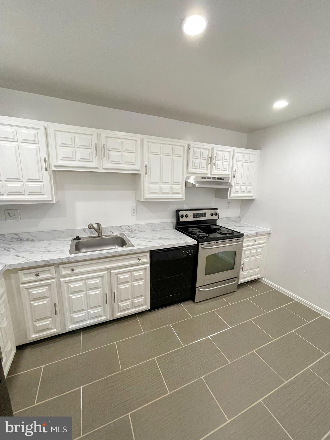 SOMERSET - Residential Lease