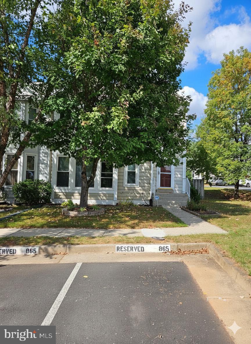 21865 BROADLEAF SQUARE