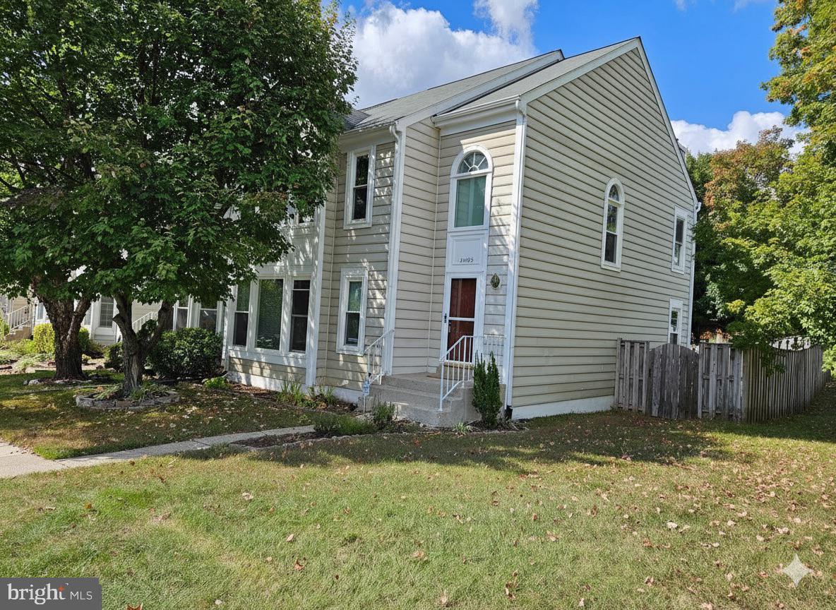 21865 BROADLEAF SQUARE