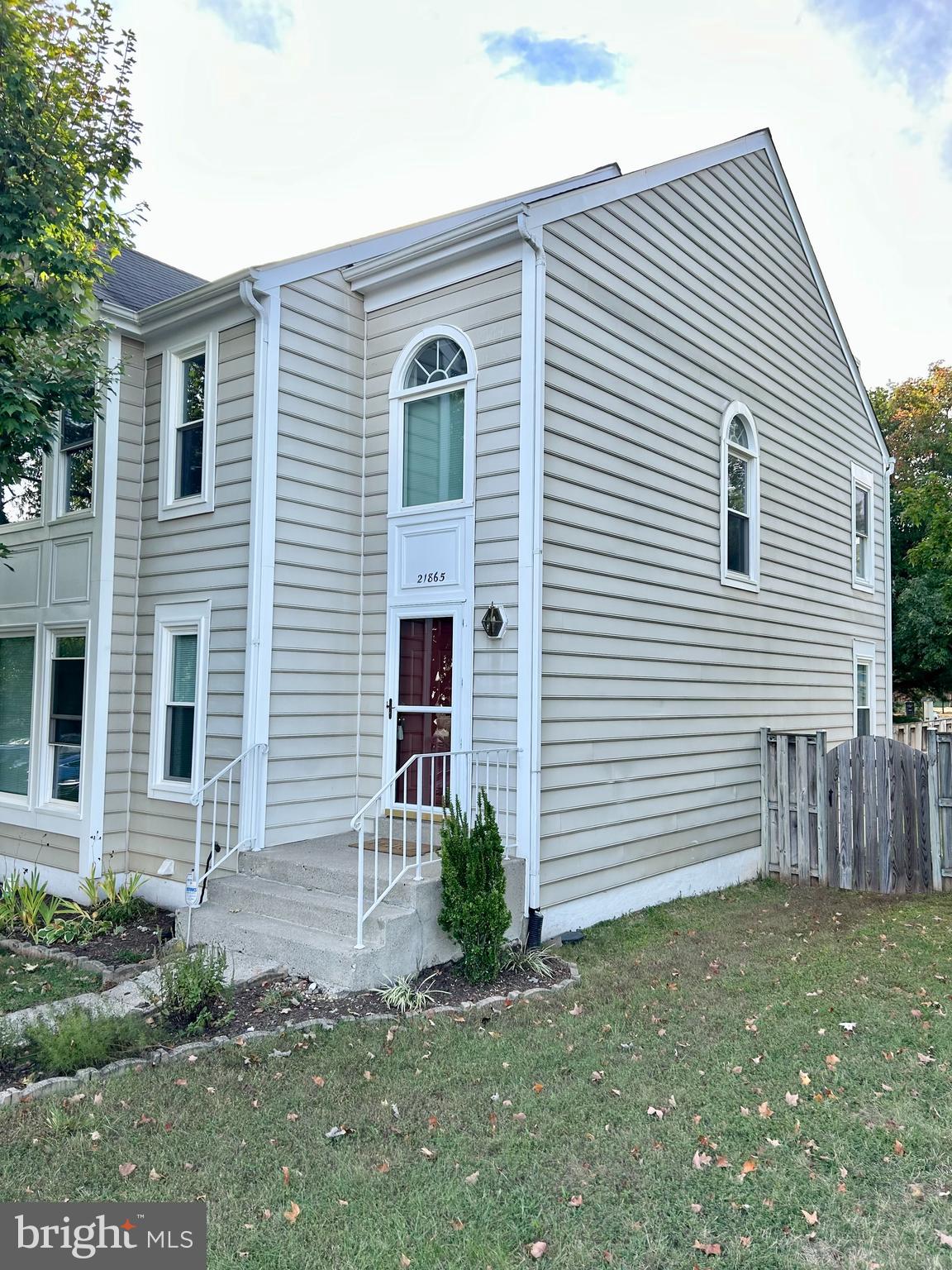 21865 BROADLEAF SQUARE