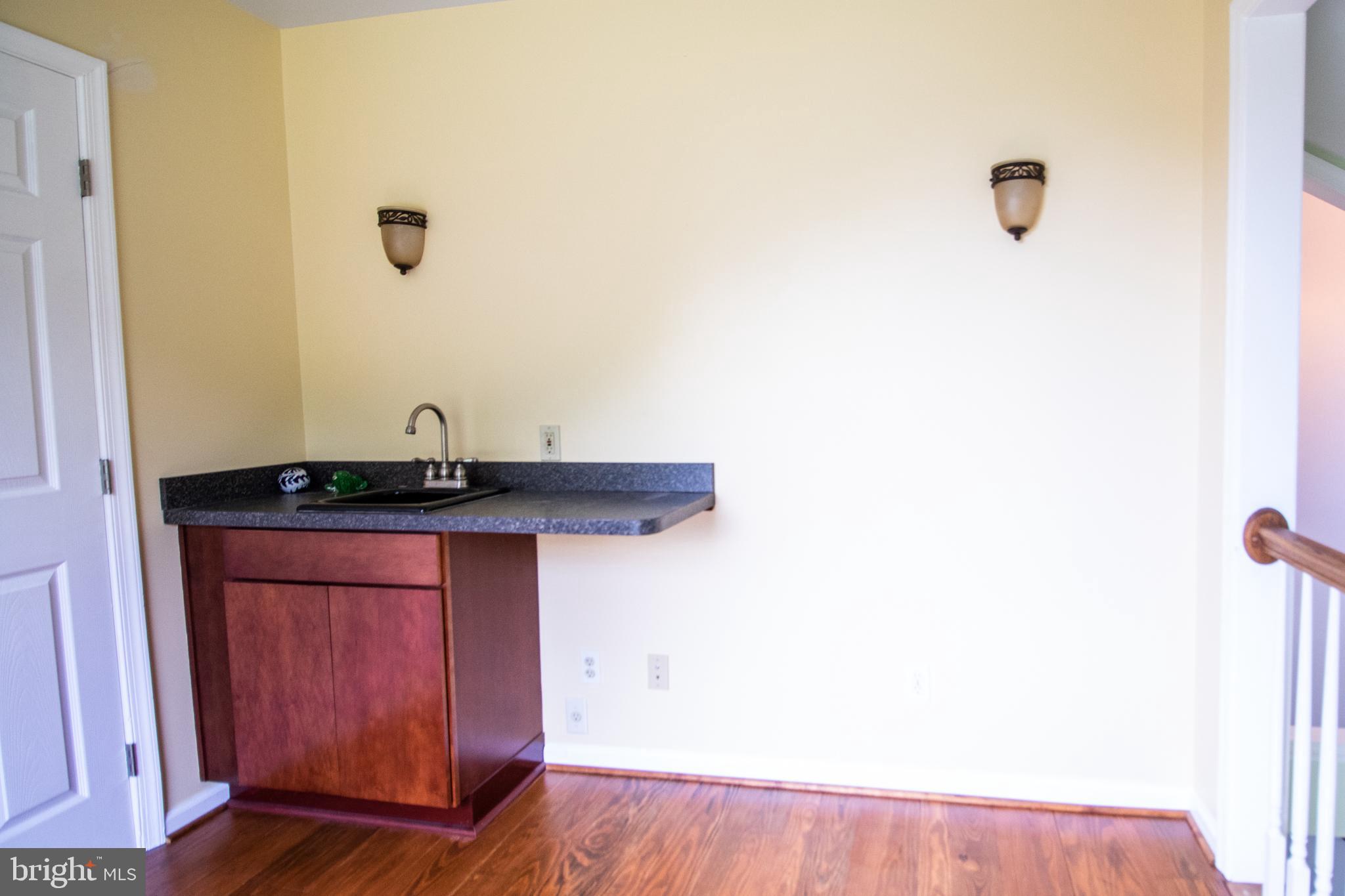 COLONIAL BEACH - Residential