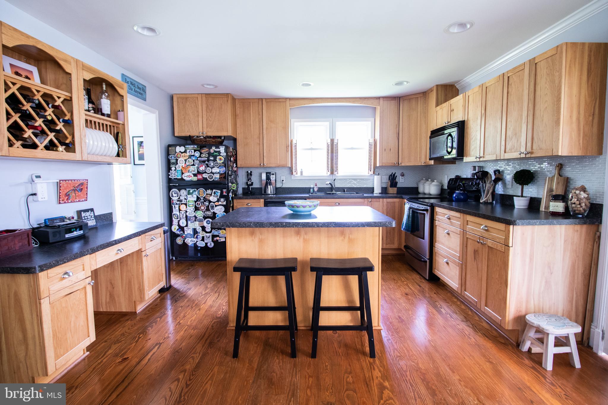 COLONIAL BEACH - Residential