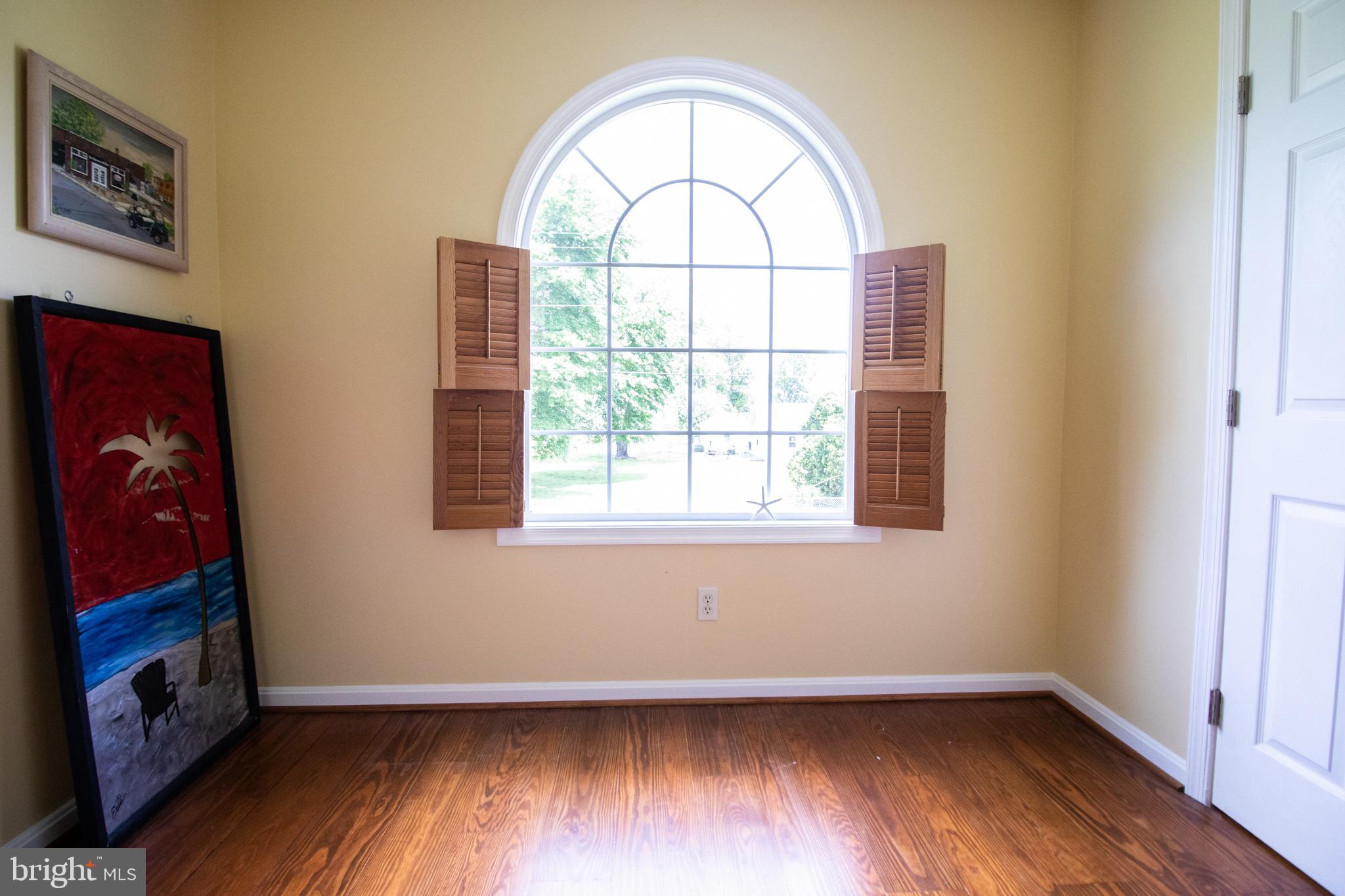 COLONIAL BEACH - Residential