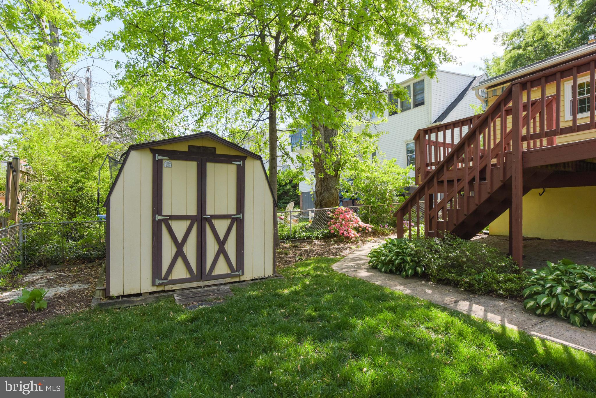 COUNTRY CLUB ESTATES - Residential