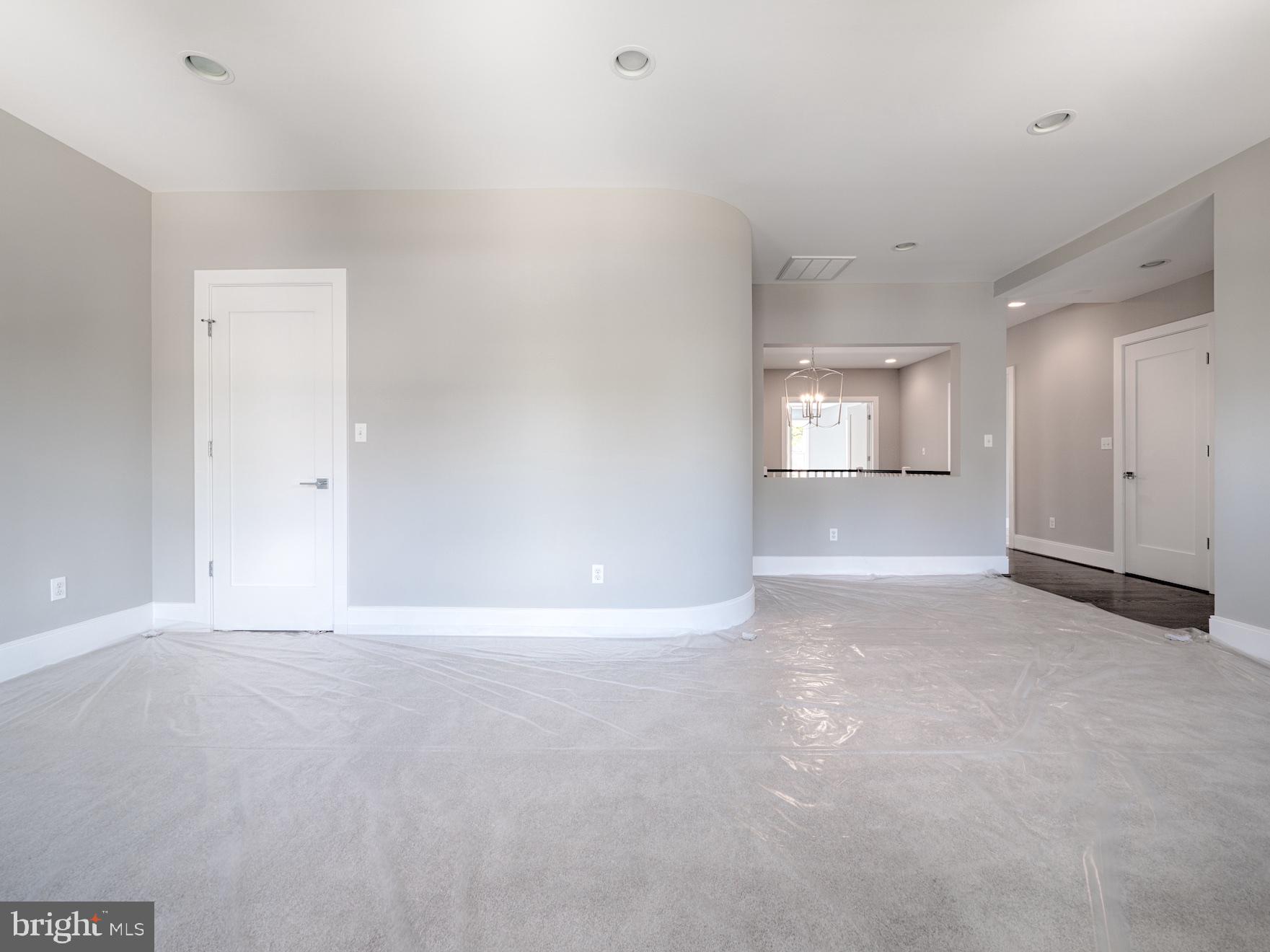 WEST VIENNA WOODS - Residential