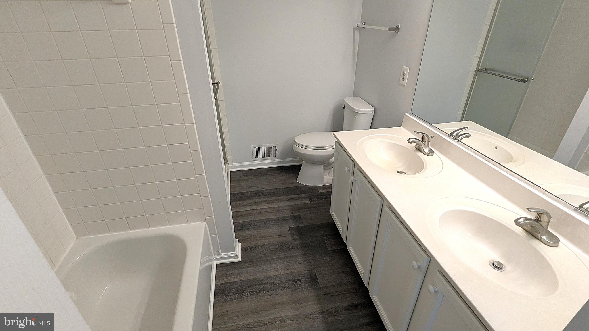 MCNAIR FARMS LANDBAY - Residential