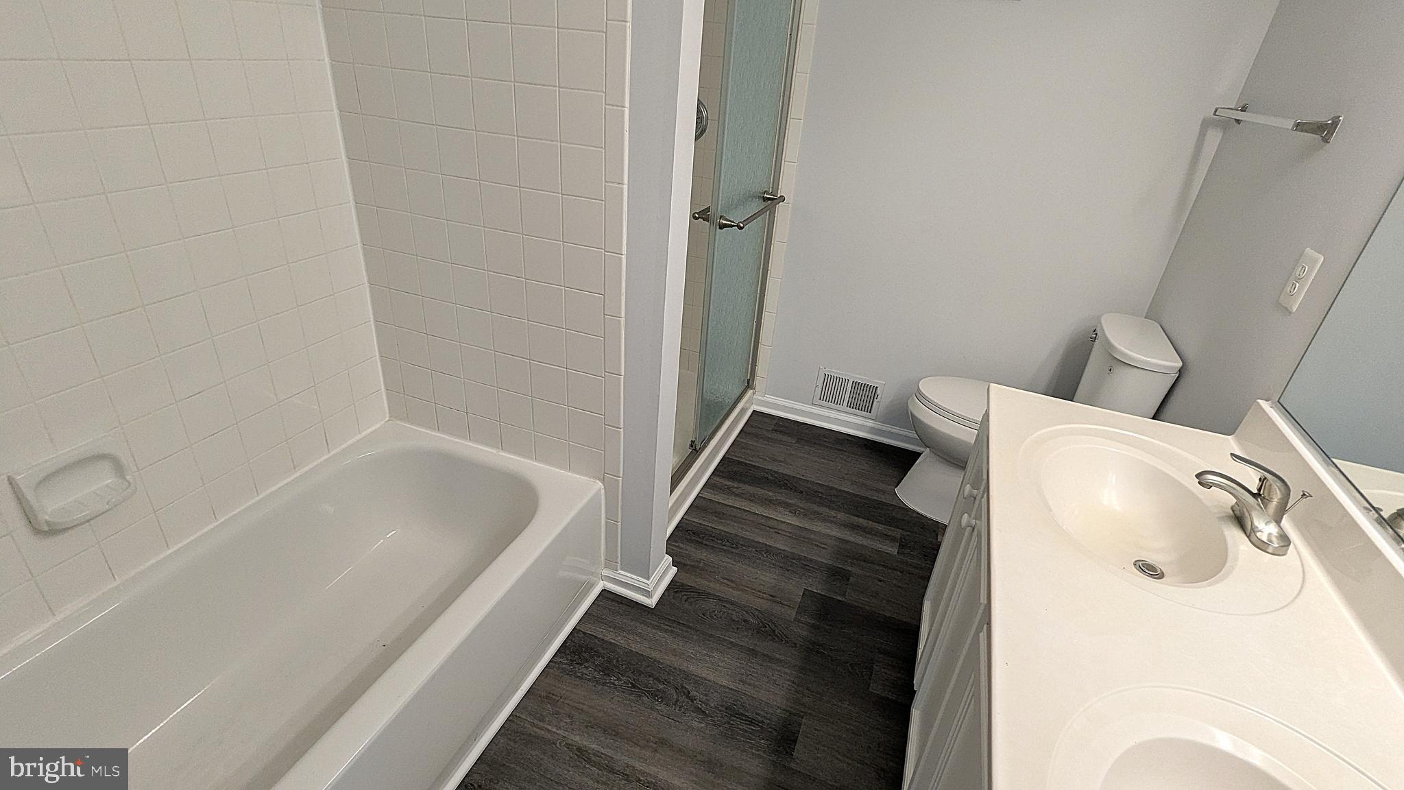 MCNAIR FARMS LANDBAY - Residential