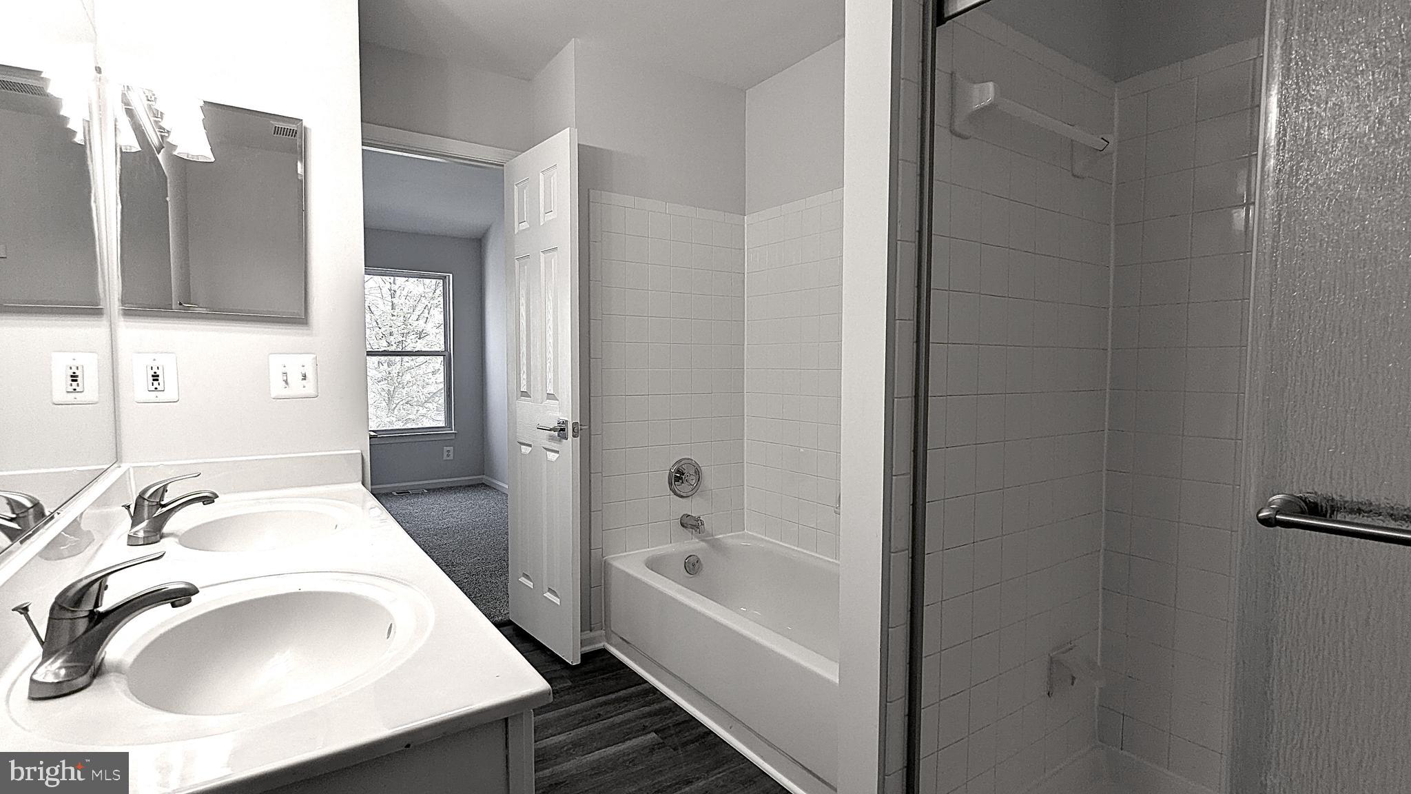 MCNAIR FARMS LANDBAY - Residential