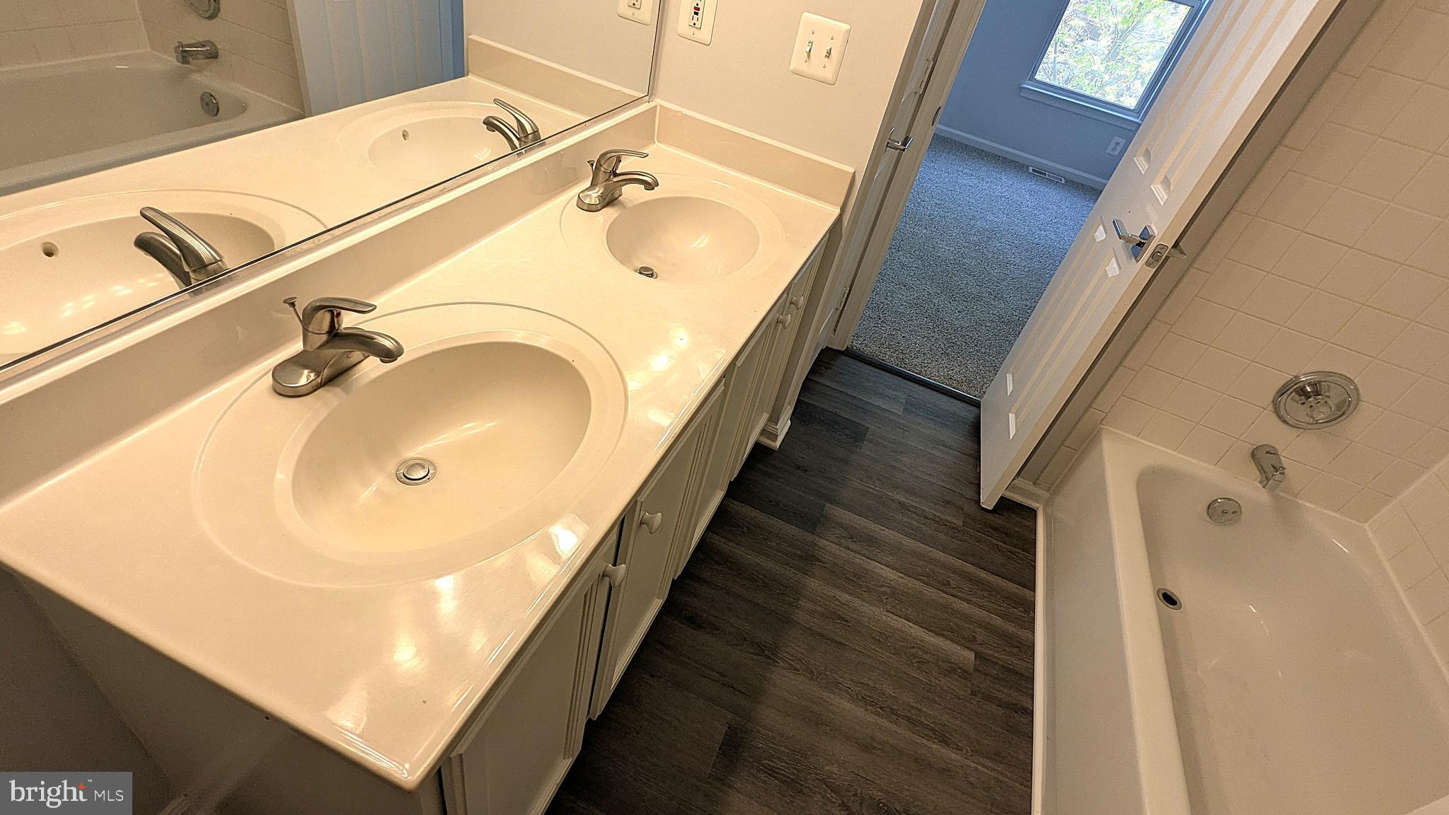 MCNAIR FARMS LANDBAY - Residential