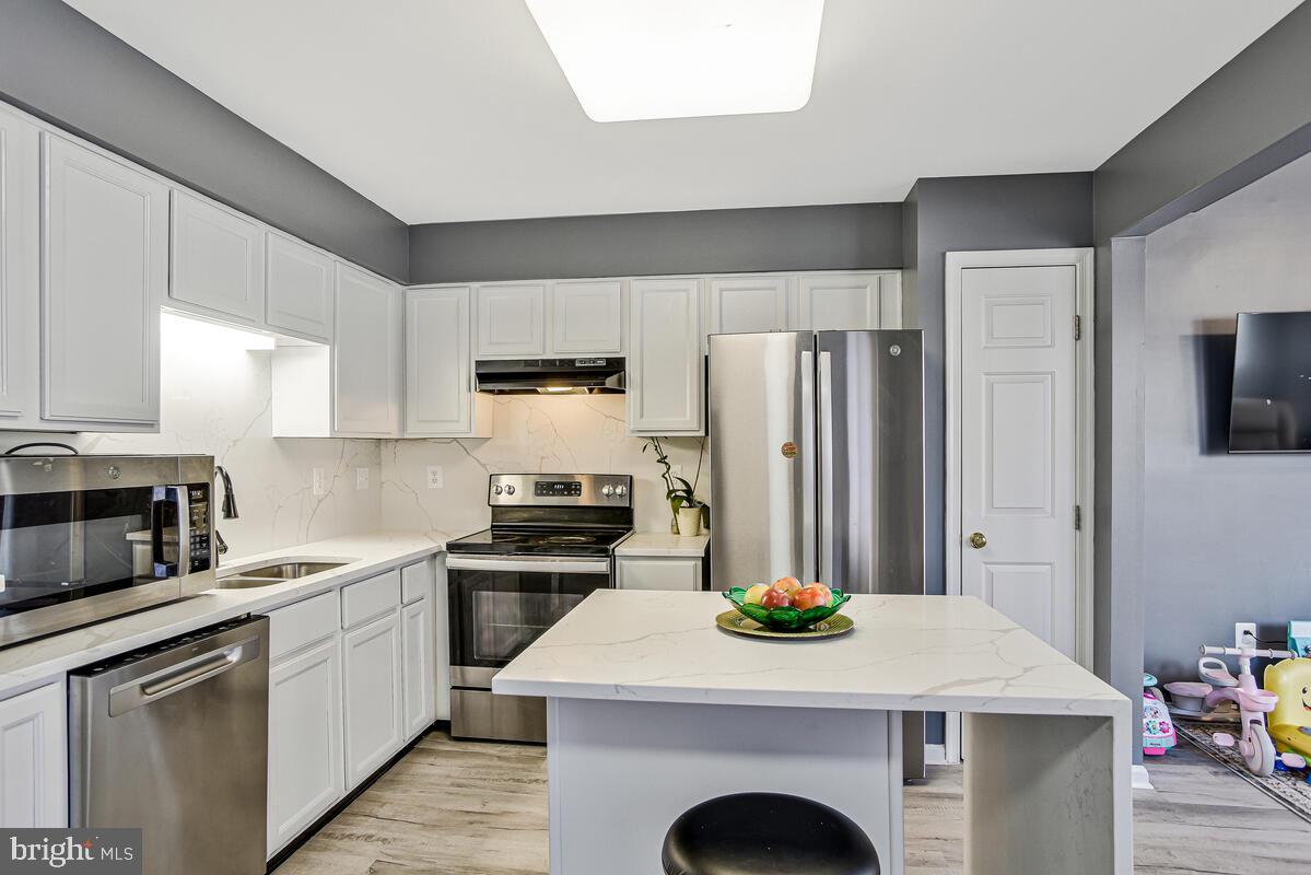 LAKEWOOD ESTATES - Residential