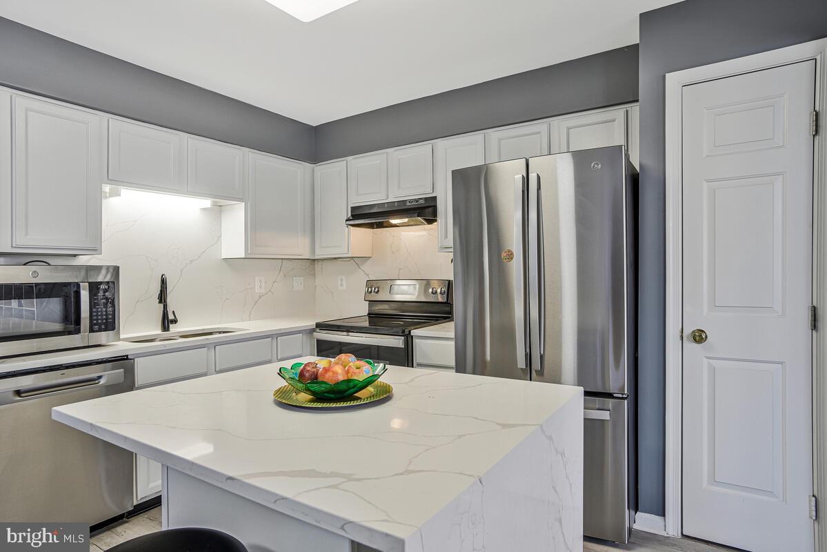 LAKEWOOD ESTATES - Residential