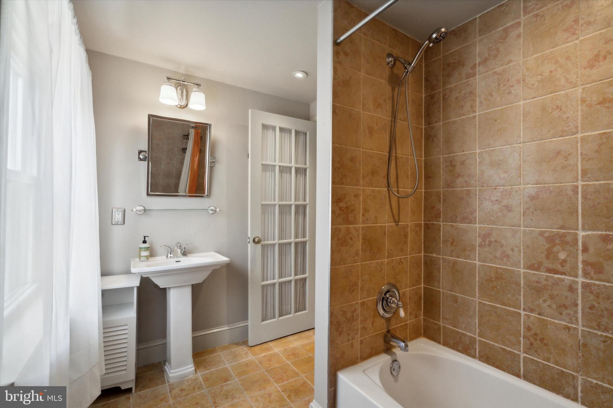 RITTENHOUSE SQUARE - Residential Lease