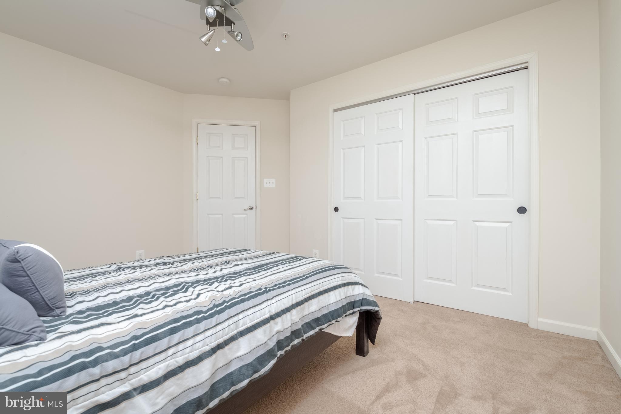 HOLLYWOODS POINT - Residential