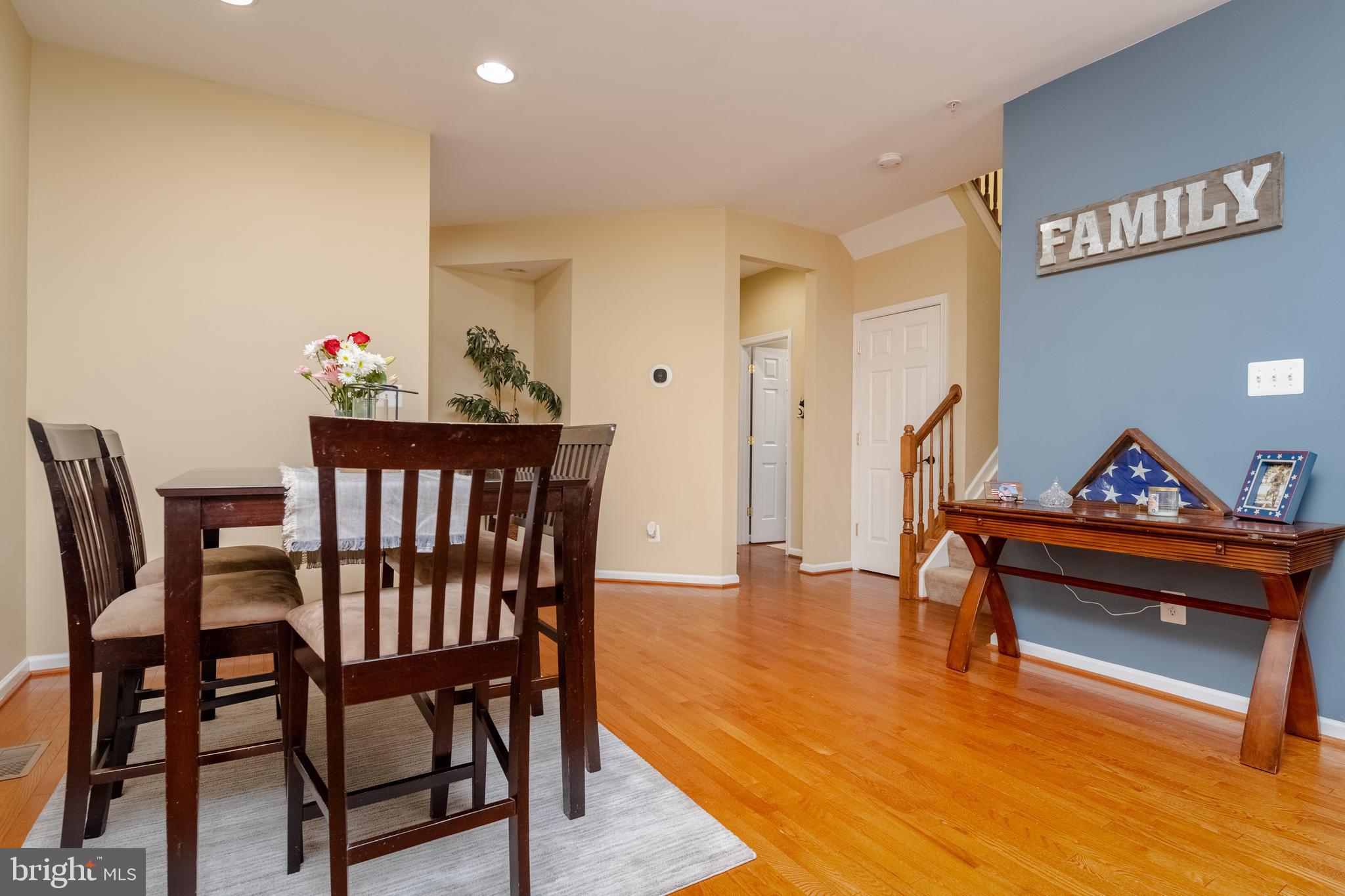 HOLLYWOODS POINT - Residential