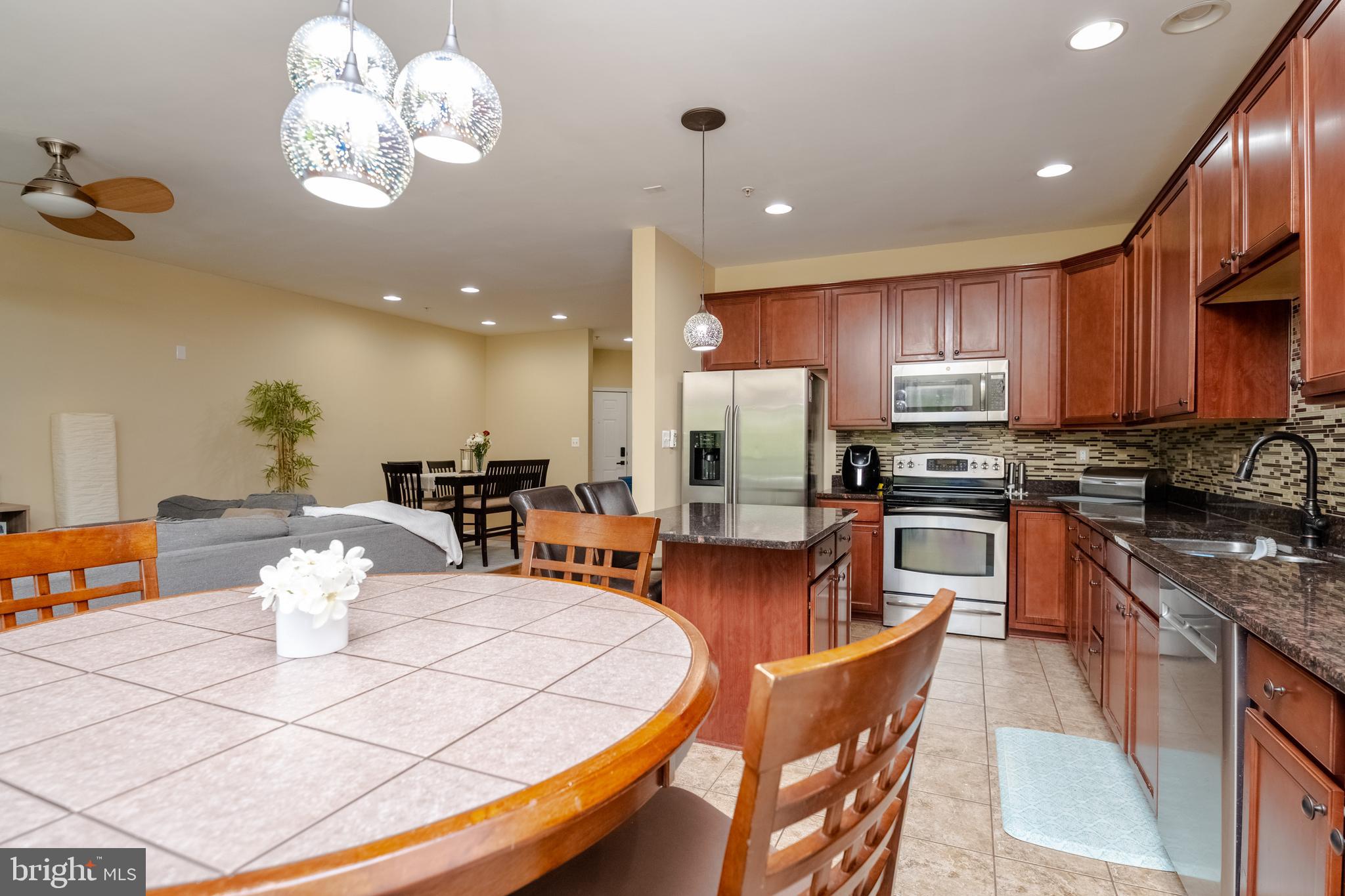 HOLLYWOODS POINT - Residential