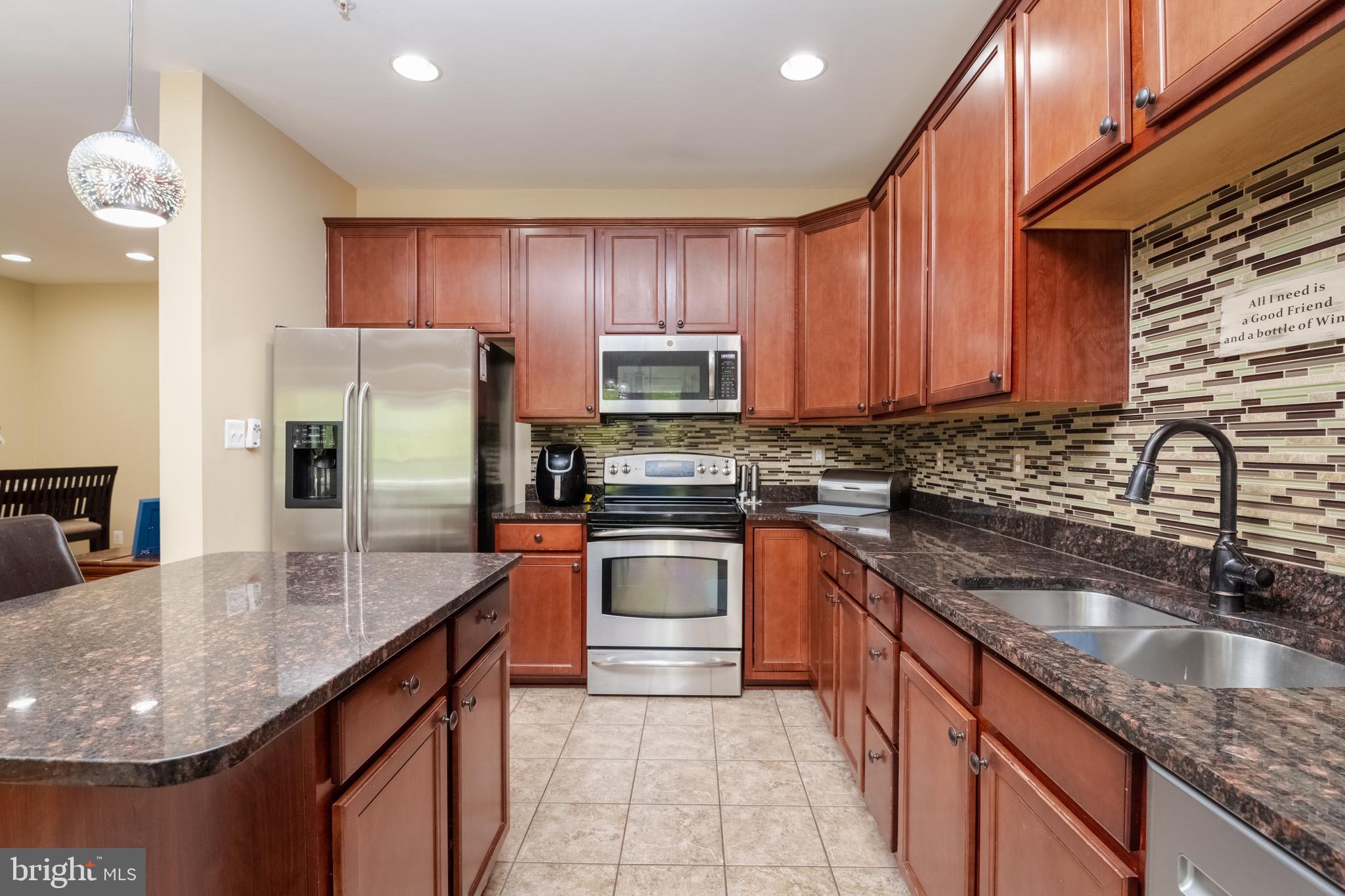 HOLLYWOODS POINT - Residential