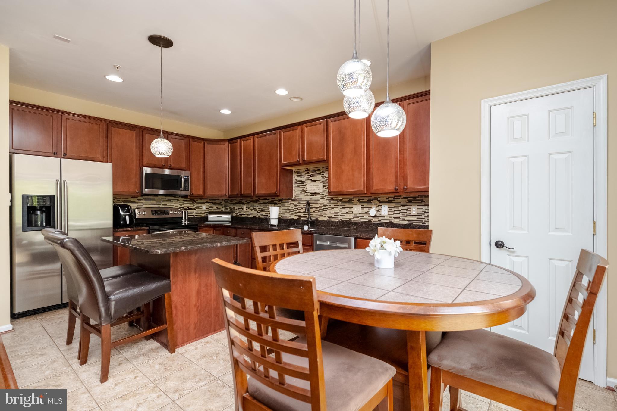 HOLLYWOODS POINT - Residential