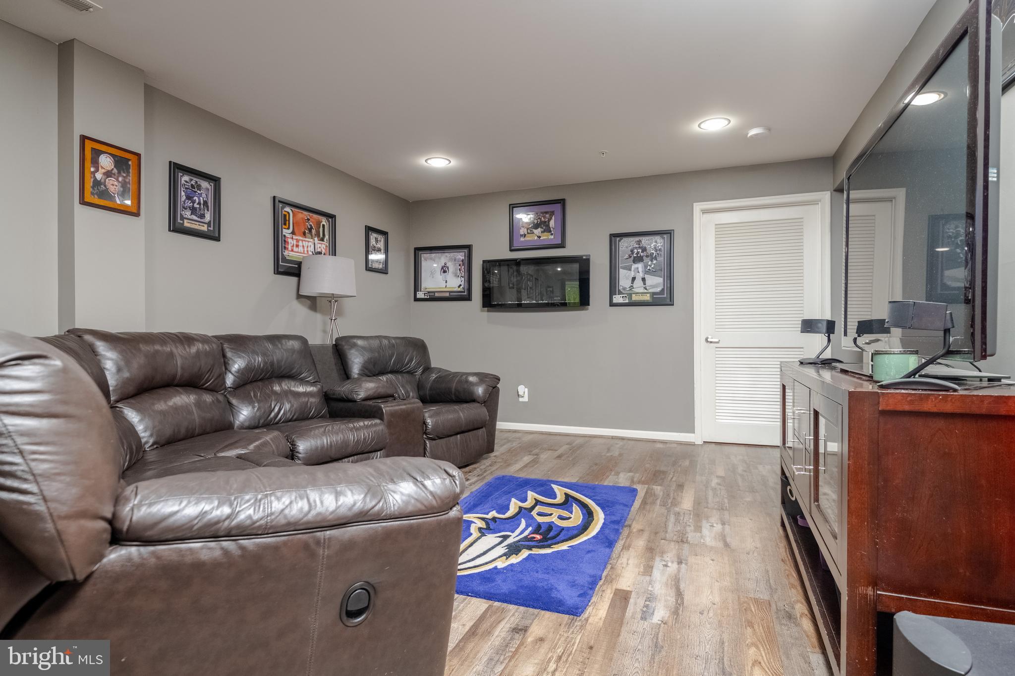 HOLLYWOODS POINT - Residential