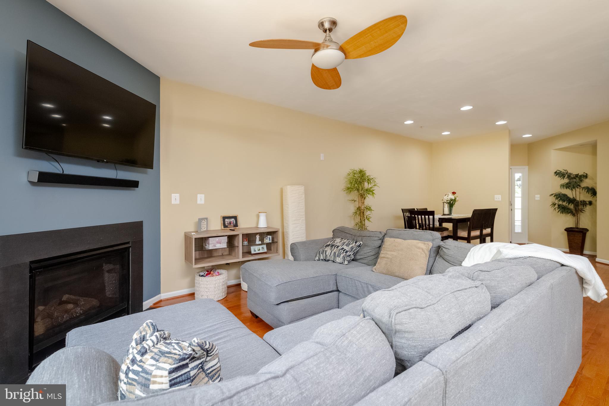 HOLLYWOODS POINT - Residential