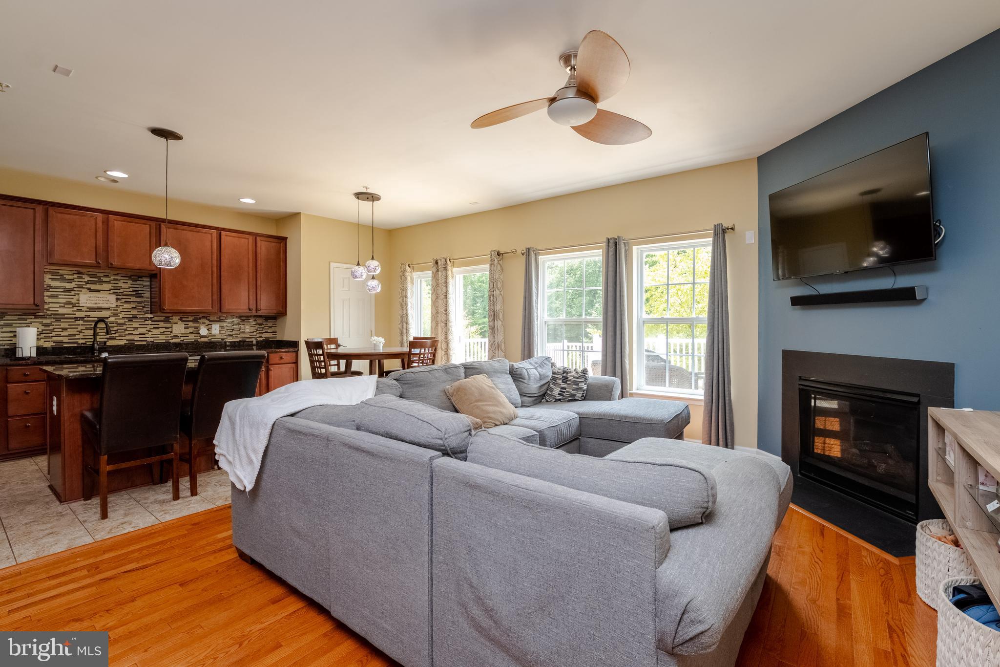 HOLLYWOODS POINT - Residential