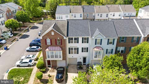 Townhouse For Sale - 7864 Dogue Indian Circle<br/> LORTON, VA 22079