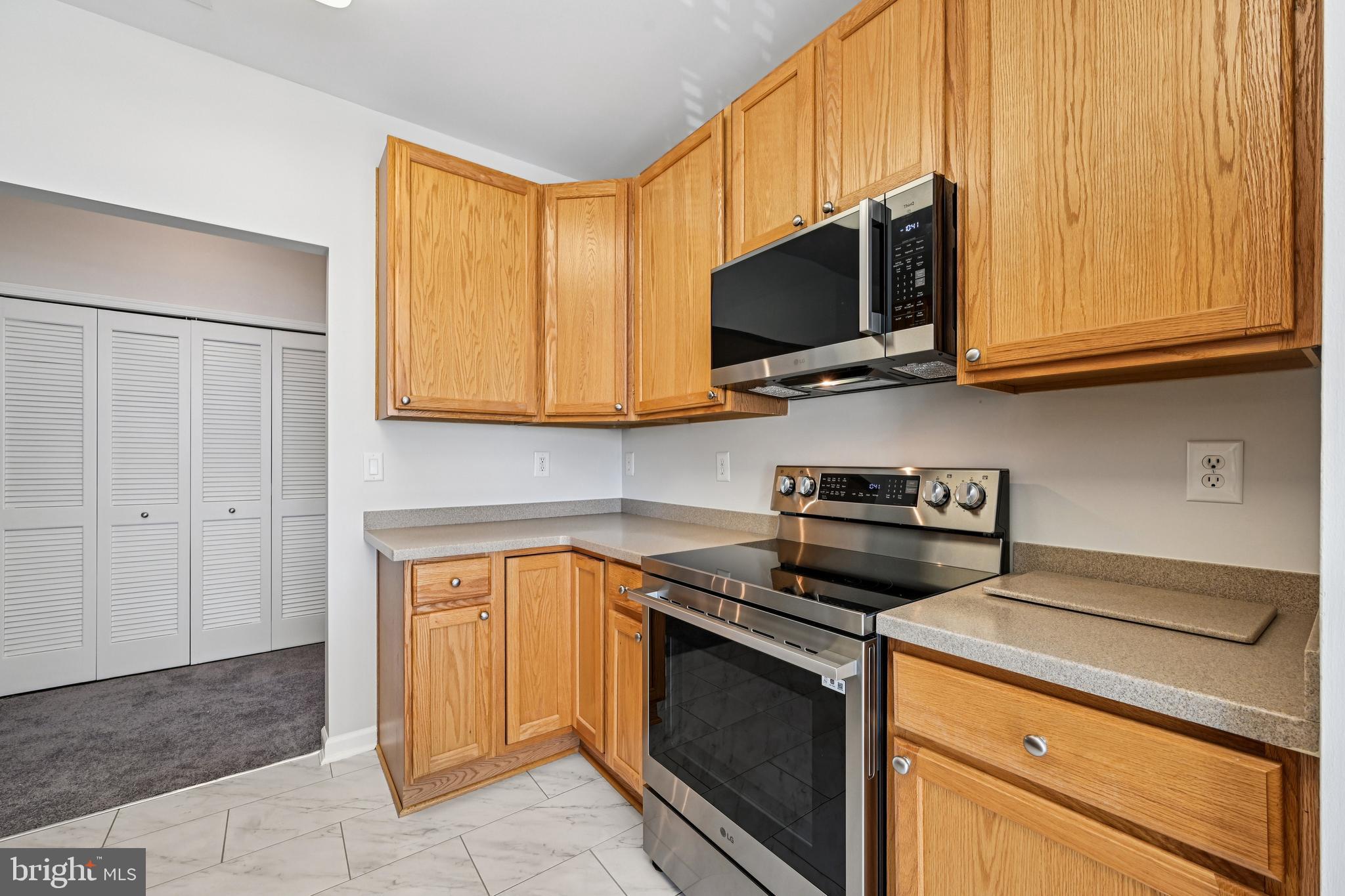 COURTYARDS AT WAVERLY WOODS EAST - Residential